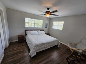 3 bedrooms, desk, iron/ironing board, free WiFi