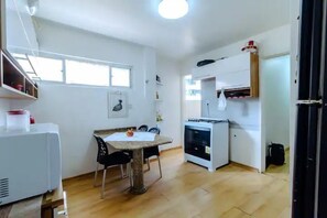 Comfort Apartment, City View | Private kitchen