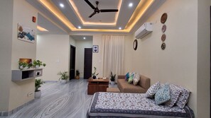 2 bedrooms, WiFi, bed sheets