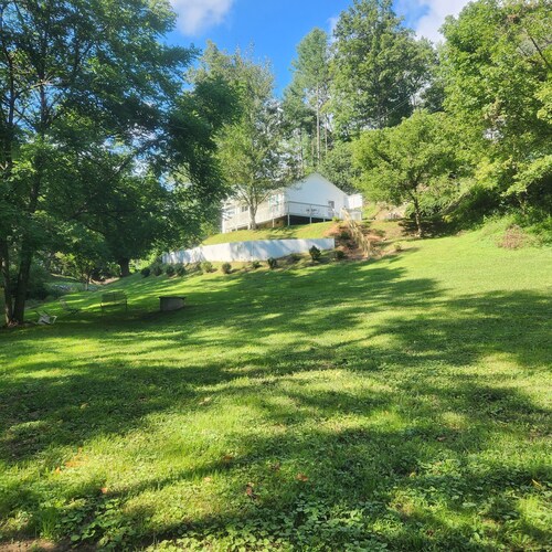 Cozy Creekside- Bakersville NC