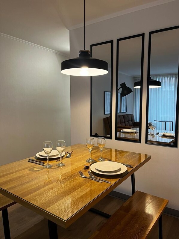 Comfort Apartment | Dining