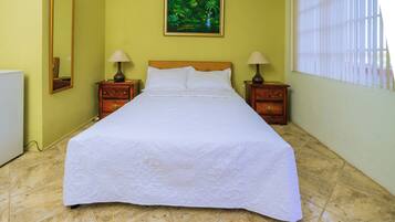 1 chambre, bureau, fer et planche à repasser, Wi-Fi gratuit