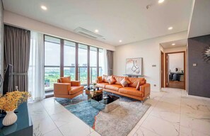 Premium Suite, 3 Bedrooms, Club Lounge Access, City View | Egyptian cotton sheets, premium bedding, down comforters - Luxstay Estella Heights Residence (Thành phố Hồ Chí Minh)