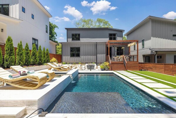 A heated pool - Charlotte Retreat | Pool, Spa, Gym, Putting Green (Charlotte)