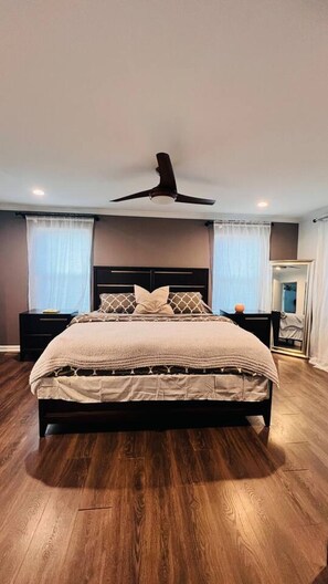 4 bedrooms, desk, iron/ironing board, free WiFi