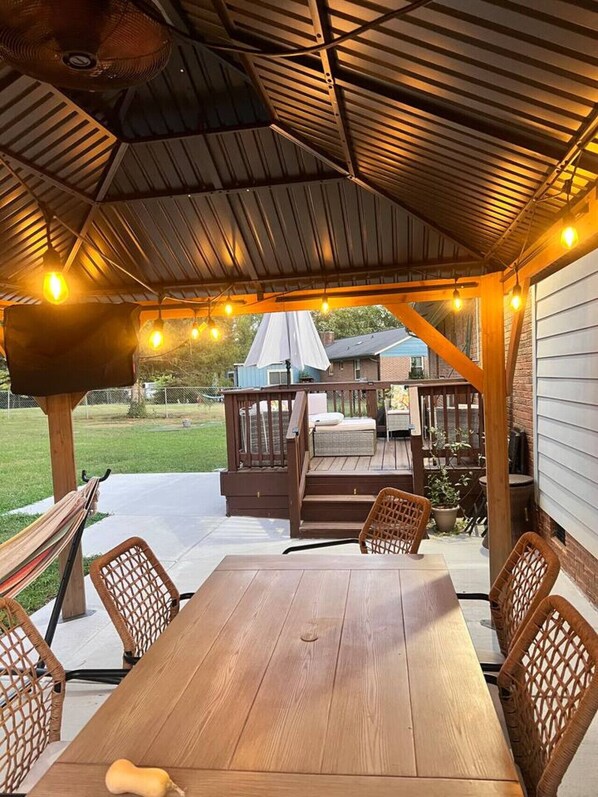Outdoor dining