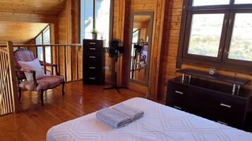 2 dormitorios, tabla de planchar con plancha, cuna de viaje y Internet