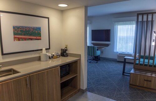 Lovely 1-bedroom hotel suites in Addison