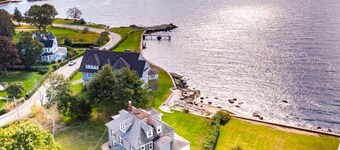 Steps to Waterfront Golf! Your Own Backyard Private Beach w/Loungers & Umbrellas