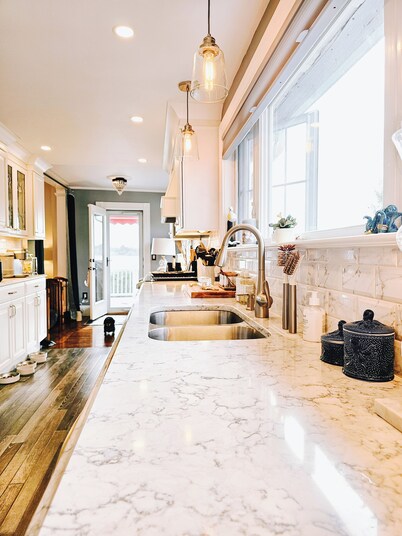 Steps to Waterfront Golf! Your Own Backyard Private Beach w/Loungers & Umbrellas