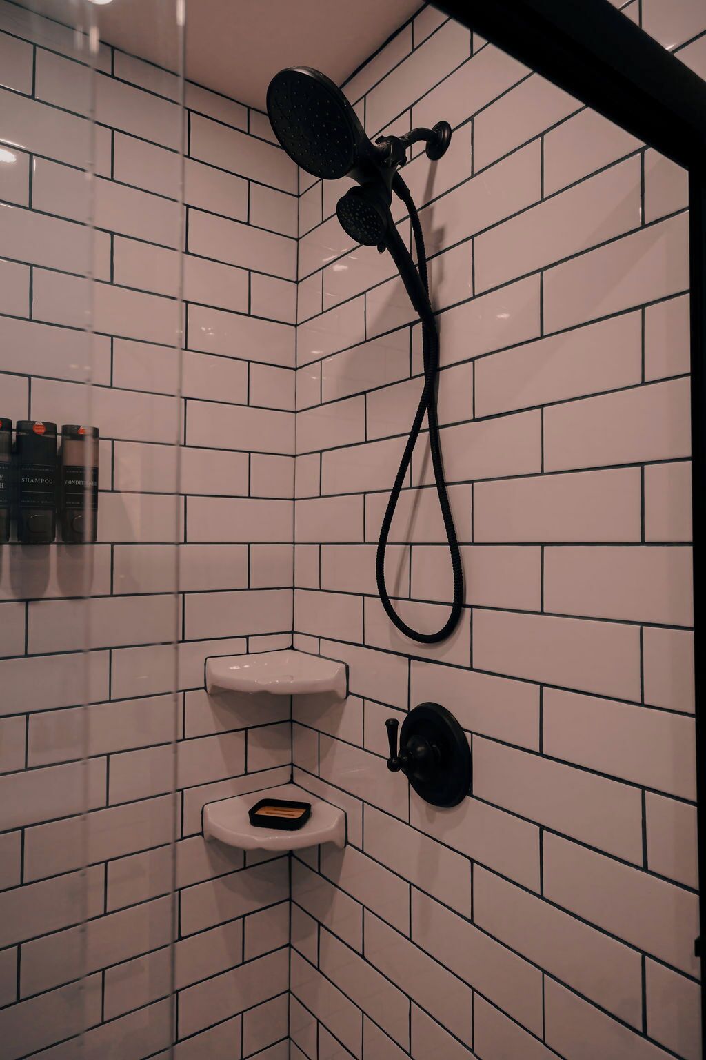 Regadera, bidet, toallas 