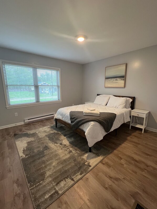 4 bedrooms, iron/ironing board, WiFi, bed sheets