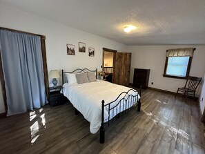 4 bedrooms, iron/ironing board, free WiFi, bed sheets