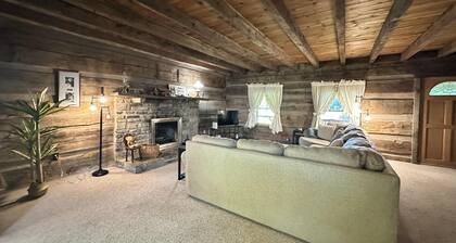 Secluded Large Group Authentic Cabin with fishing, a hot tub and wi-fi