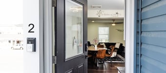 Cozy 2 bdr condo with parking near beach, WW Crest