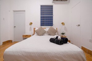 3 bedrooms, in-room safe, desk, iron/ironing board