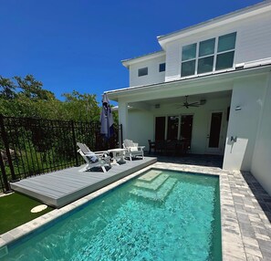 Outdoor pool - Lala at the Beach 512 (New Smyrna Beach)