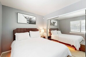 3 bedrooms, desk, iron/ironing board, travel crib