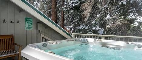 Tina de hidromasaje al aire libre