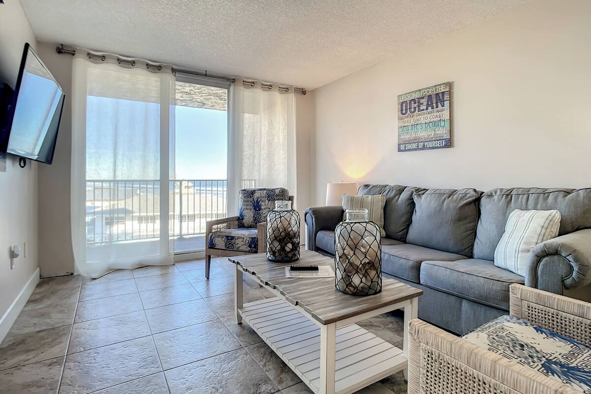 Condo, Multiple Beds, Balcony, Ocean View (Oceania Beach Club 408) | Living area