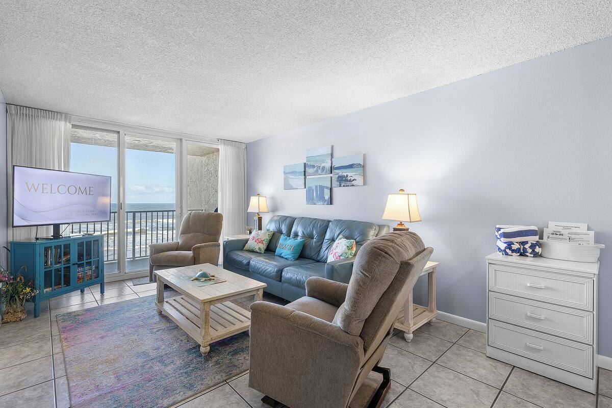 Condo, Multiple Beds, Balcony, Ocean View (Oceania Beach Club 403) | Living area