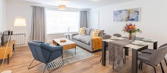 Modern One Bed Flat Near Ely Cathedral - Sleeps 4