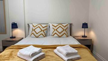 1 habitación, tabla de planchar con plancha, wifi y ropa de cama