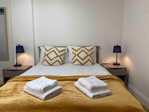 1 bedroom, iron/ironing board, WiFi, bed sheets - Modern One Bed Flat Near Ely Cathedral - Sleeps 4 (ELY)