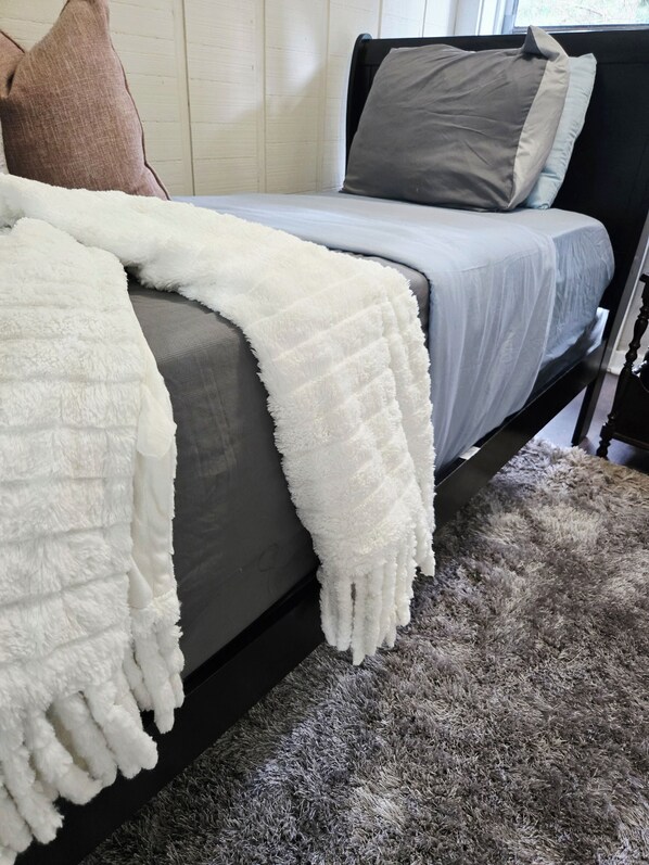 2 bedrooms, iron/ironing board, WiFi, bed sheets