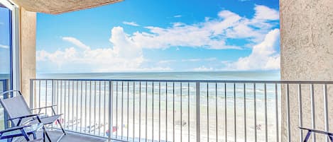 Condo, varias camas, balcón, vista al océano (Oceania Beach Club 703) | Áreas de la propiedad