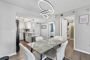 Appart'hôtel, plusieurs lits, balcon, vue océan (Oceania Beach Club 609)