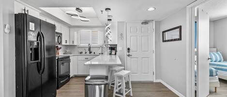 Condo, Multiple Beds, Balcony, Ocean View (Oceania Beach Club 609) | Private kitchen