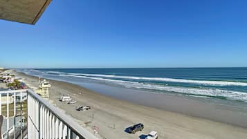 Apartment, Mehrere Betten, Balkon, Meerblick (Oceania Beach Club 706) | Strand