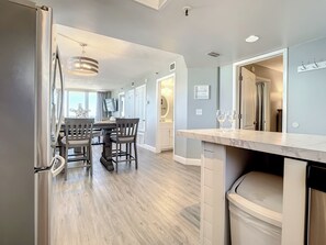 Condo, Multiple Beds, Balcony, Ocean View (Oceania Beach Club 706) | Interior