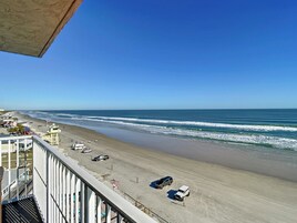 Condo, várias camas, sacada, vista para o oceano (Oceania Beach Club 706) | Praia | Perto da praia 