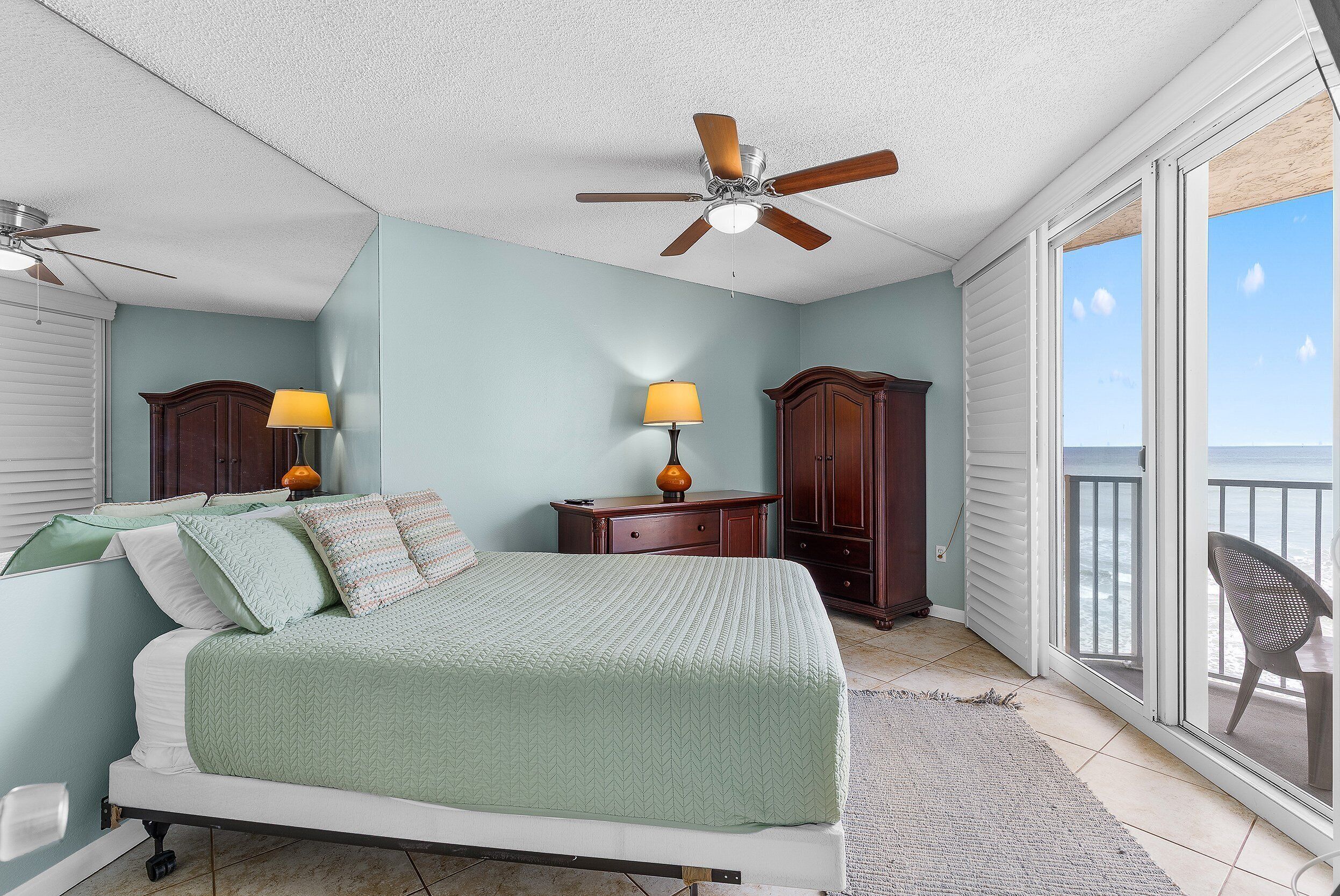 公寓客房, 多張床, 陽台, 海景 (Oceania Beach Club 803) | 2 間臥室、獨特裝潢、布置獨特、床單