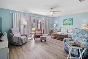 House, Multiple Beds, Balcony, Ocean View (Oceanside Village C1) | Living area