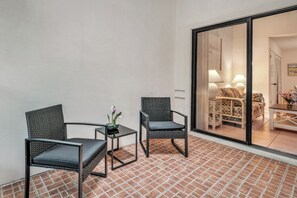 Villa, Multiple Beds, Patio, Pool View (Sea Woods Villa 4263) | Interior