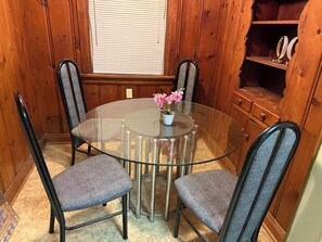 Dining - Classic Grand Ground Level 1 bed Apartment in Downtown Chatham (Chatham)
