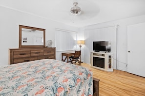 Villa, Multiple Beds, Kitchen, Pool View (Sea Woods Villa 4406) | 2 bedrooms, individually decorated, individually furnished, bed sheets
