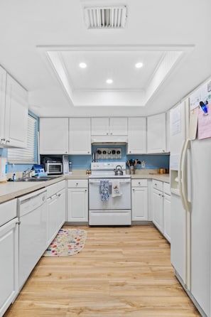 Villa, Multiple Beds, Kitchen, Pool View (Sea Woods Villa 4406) | Private kitchen | Fridge, microwave, oven, stovetop