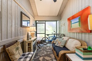 빌라, 침대(여러 개), 주방, 수영장 전망 (Sea Woods Villa 4406) | 거실 공간 | 디지털 채널 시청이 가능한 42인치 평면 TV