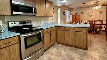 House, Multiple Beds, Patio, Garden View (Speed & Sand) | Private kitchen | Fridge, microwave, oven, stovetop