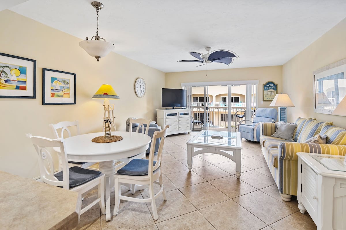 Condo, varias camas, balcón, vista al océano (Win-San C212)