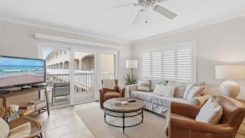 Condo, nhiều giường, ban công, quang cảnh biển (Win-San B203 / No Availability) | Khu phòng khách