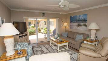 Condo, Multiple Beds, Patio, Pool View (Win-San C101) | Living area