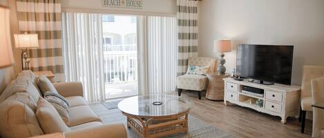 Condo, Multiple Beds, Balcony, Ocean View (Win-San C213) | Living area