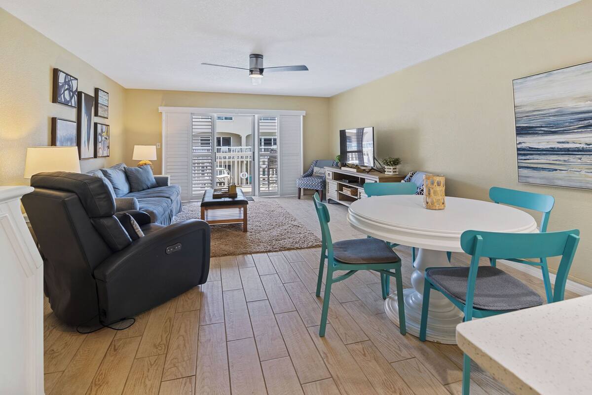 Condo, Multiple Beds, Balcony, Ocean View (Win-San C211) | Living area