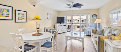 Condo, varias camas, balcón, vista al océano (Win-San C212) | Restaurantes