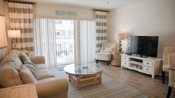 Condo, Multiple Beds, Balcony, Ocean View (Win-San C213) | Living area